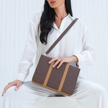 تحميل الصورة في عارض المعرض ، CLUTCH CROSSBODY BAG